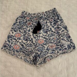 Mi Ami Fliral Shorts Size M. Lined, pull-on elastic waist